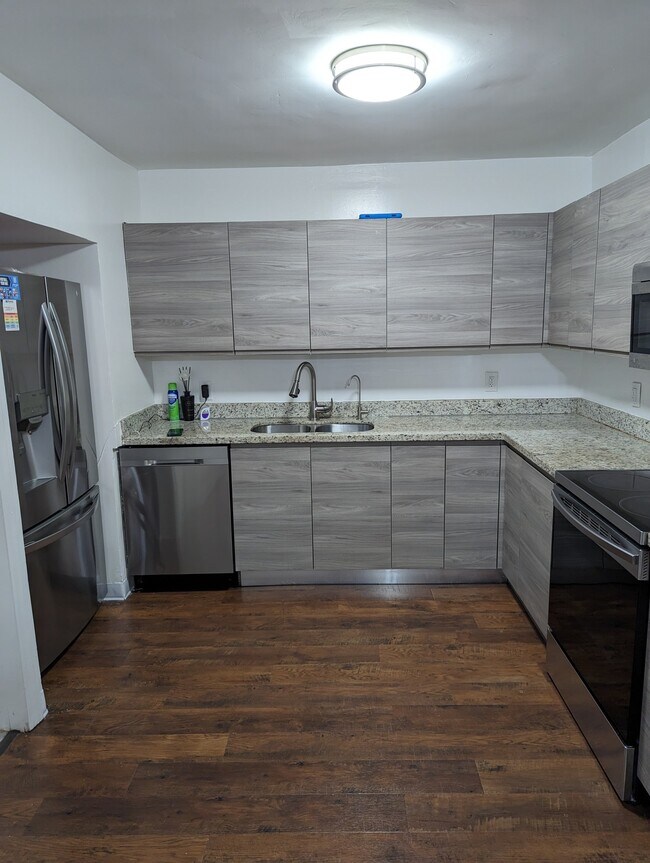 Kitchen - 5620 SW 40th St