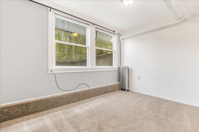 Building Photo - Spacious, Charming Victorian Style Tri-Ple...