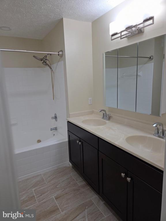 Building Photo - 4604 Deepwood Ct