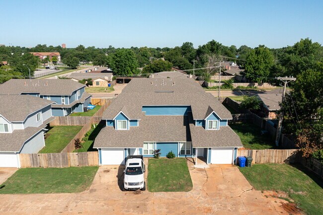 Building Photo - 727 Vicksburg Ave