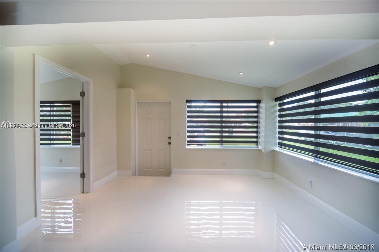 Building Photo - 1748 NE 180th St