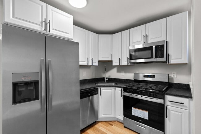 Primary Photo - 2518 E Fayette St