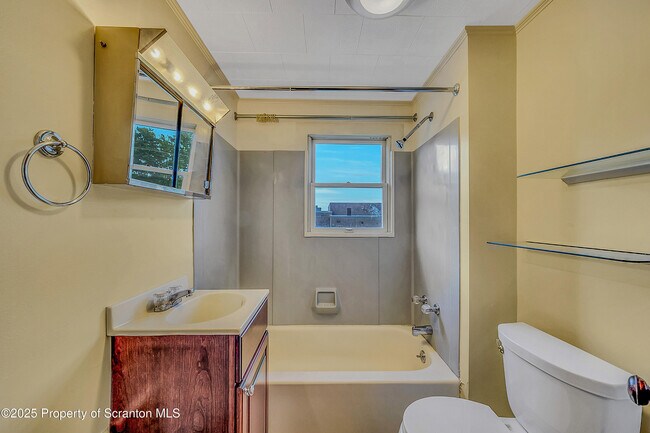 Building Photo - 443 14th Ave