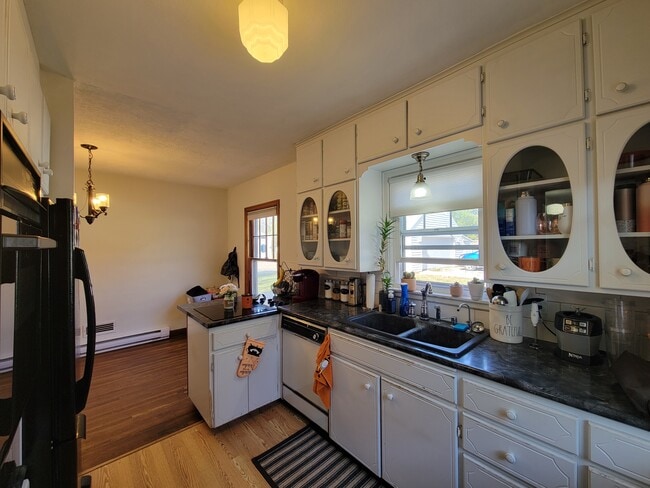 Building Photo - 1412 Rainbow Dr