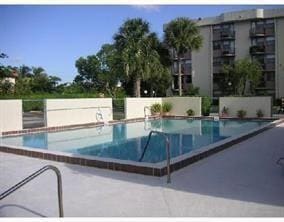 Building Photo - 2771 Riverside Dr