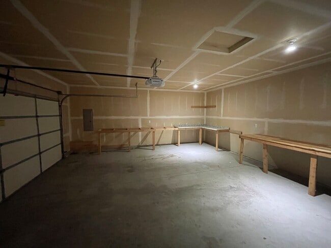Building Photo - Now renting 3 bedroom House