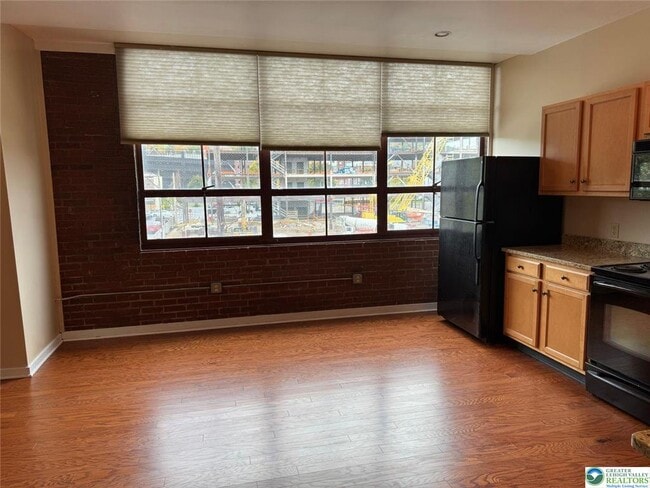 Building Photo - 11 W 2nd St