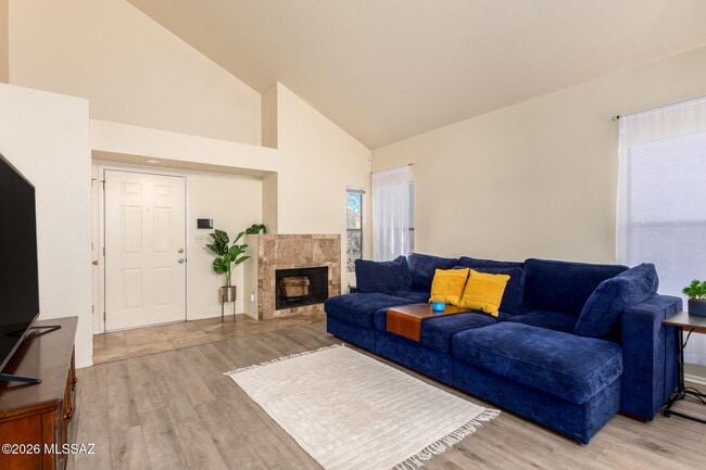 Building Photo - 10472 N Fair Mountain Dr