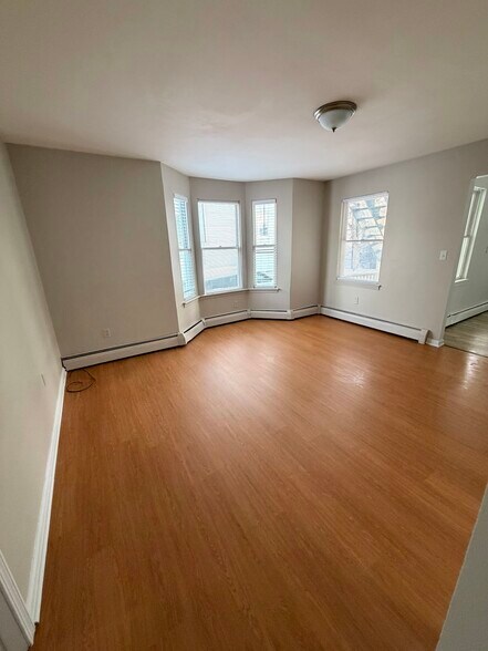 Building Photo - 6 Ellsworth St