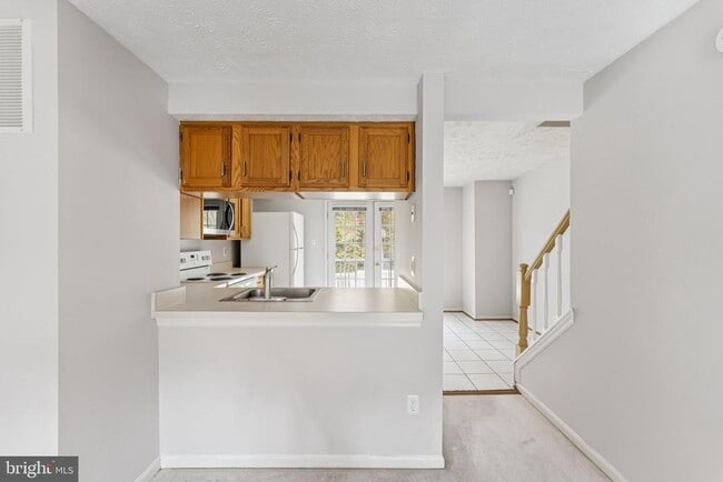 Building Photo - 1581 Woodcrest Dr