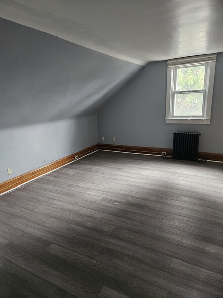 Building Photo - 226 N Ridge Ave