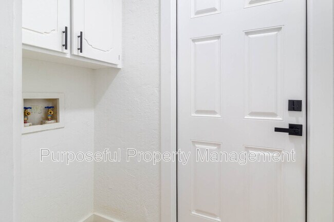 Building Photo - 8913 Bentree Country Way