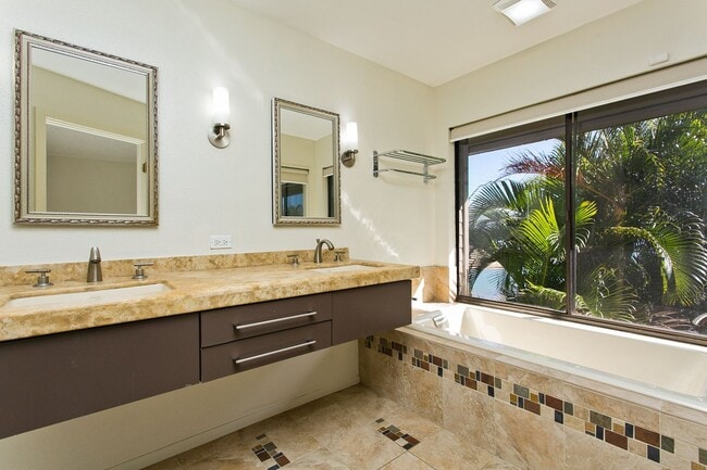 Building Photo - 117C Maunalua Ave