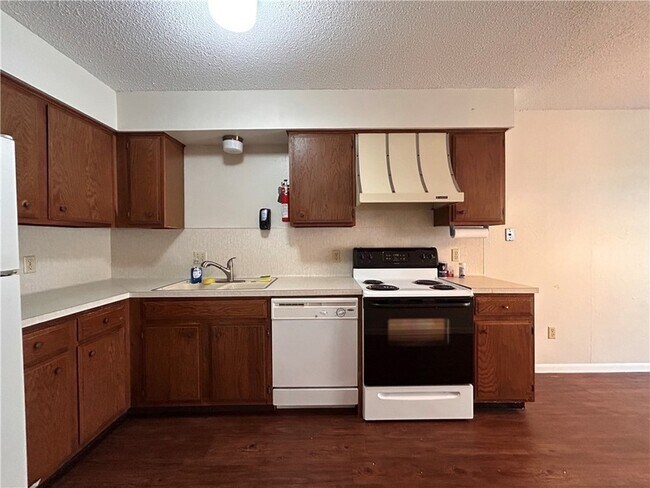 Building Photo - 4217 Acushnet Dr