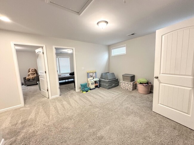 Building Photo - 4025 Thimbleberry Dr