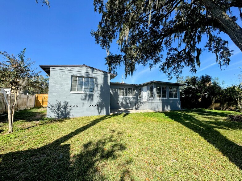 Backyard - 747 Moravon Ave