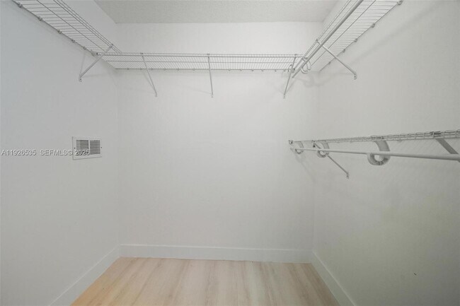 Building Photo - 3255 NE 184th St