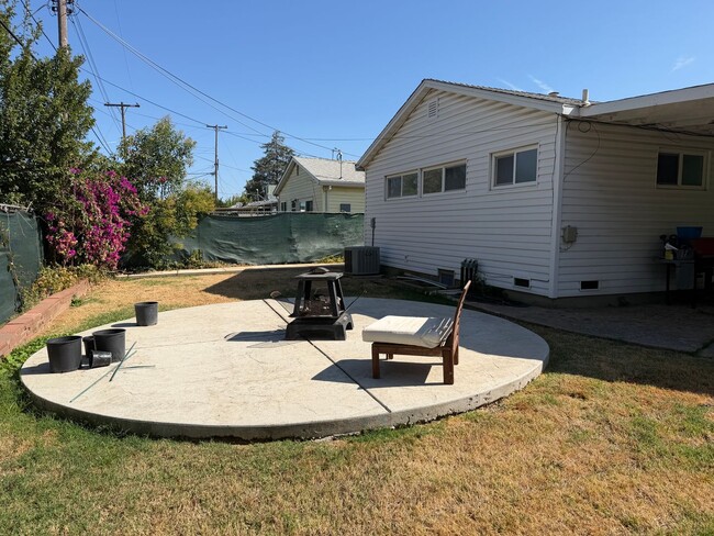 Building Photo - 3163 Portsmouth Dr