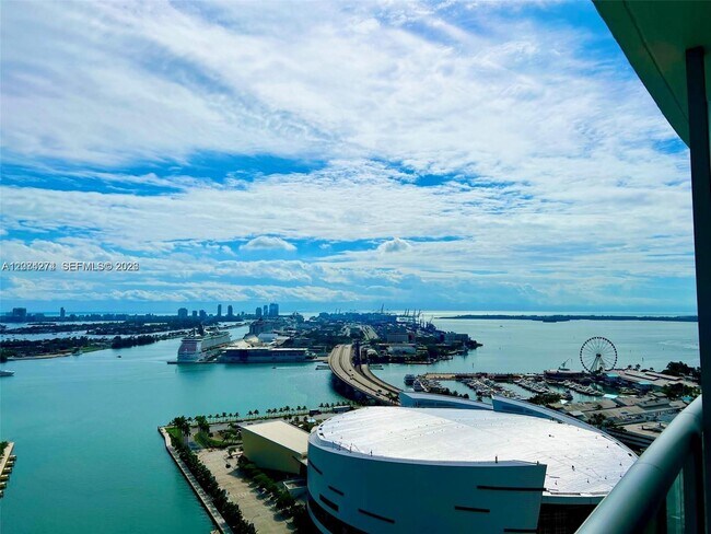 Building Photo - 888 Biscayne Blvd