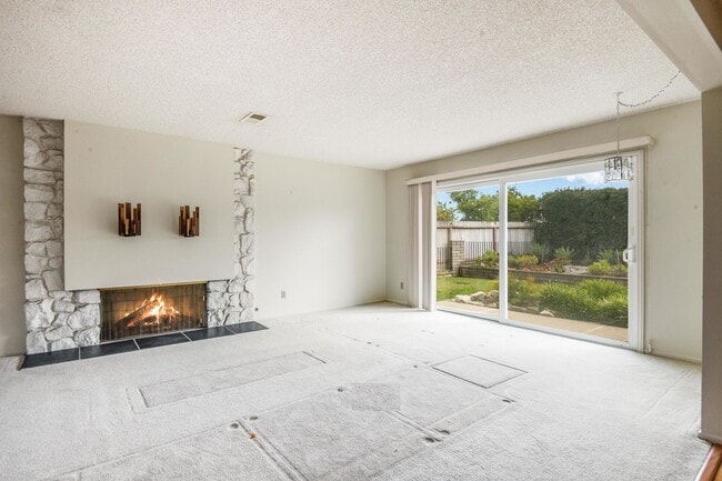 Building Photo - Tranquility on Beachside