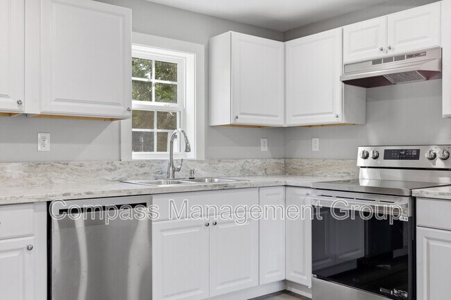 Building Photo - 2415 Piedmont St NW