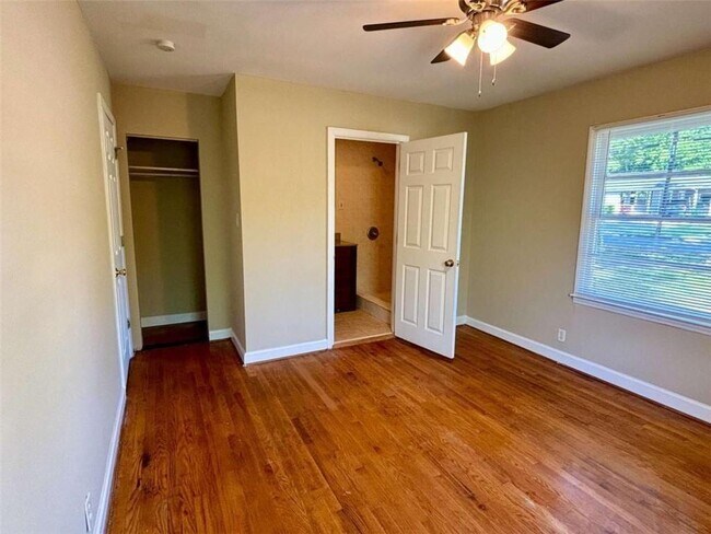 Building Photo - 3129 Nursery Rd SE