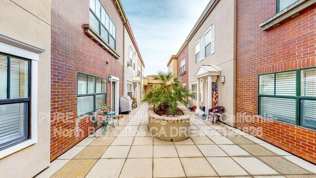 Building Photo - 110 5th St