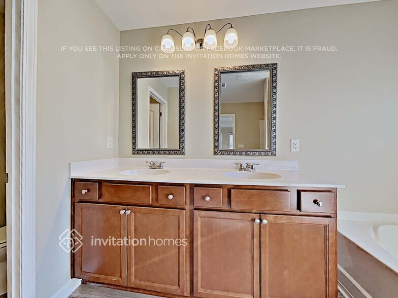Building Photo - 348 Silverwood Dr
