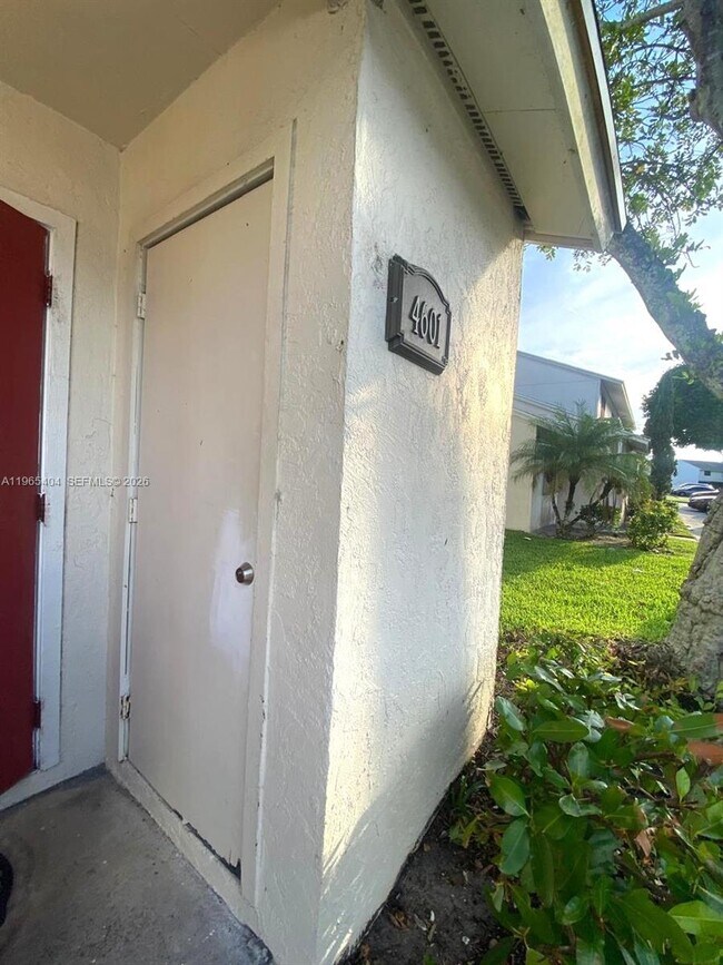 Building Photo - 4601 Pier Dr