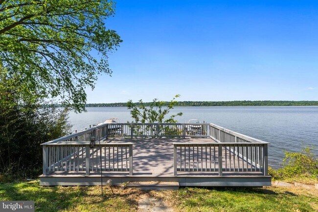 Building Photo - 9112 Riverside Dr