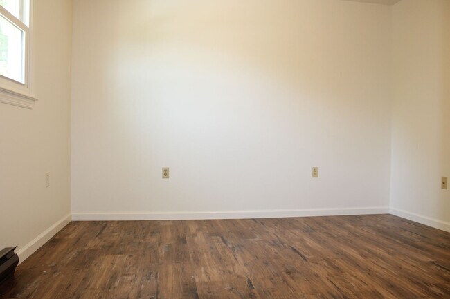 Building Photo - 109 Twin Hills Rd