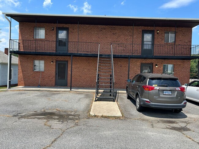 Building Photo - 5063 Friendly Rd