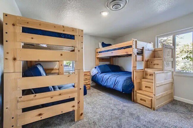 Building Photo - $0 DEPOSIT OPTION. STUNNING 3BED/2BATH DUPLEX IN BERKELEY NEIGHBORHOOD