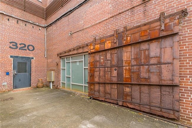 Building Photo - 320 Peters St SW