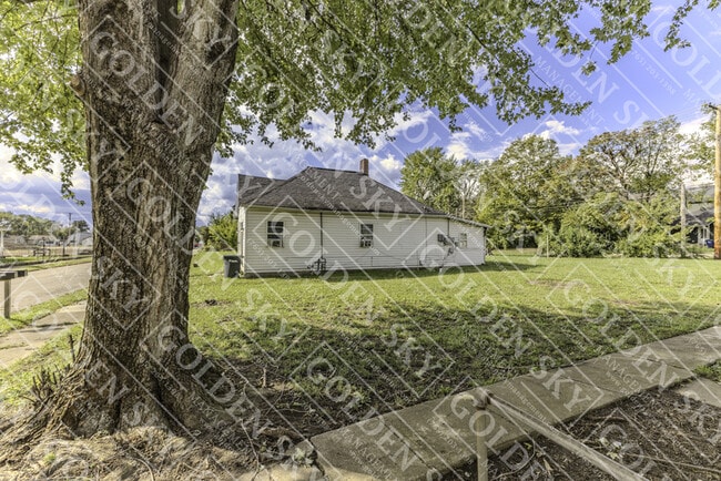 Building Photo - 625 S Mound St