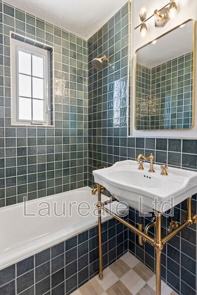 Building Photo - 1050 N Pearl St