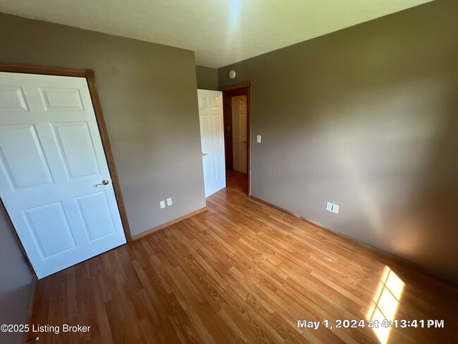 Building Photo - 230 S Circlecrest Dr