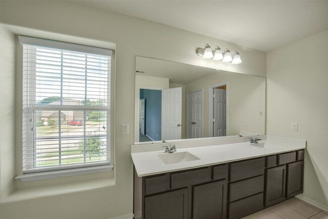 Building Photo - 10502 Chestnut Path Way