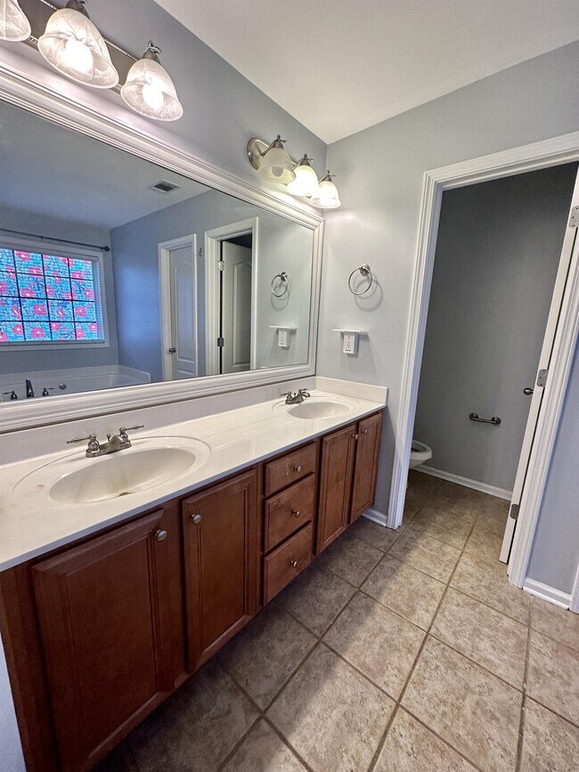 Building Photo - 224 Calli Ct