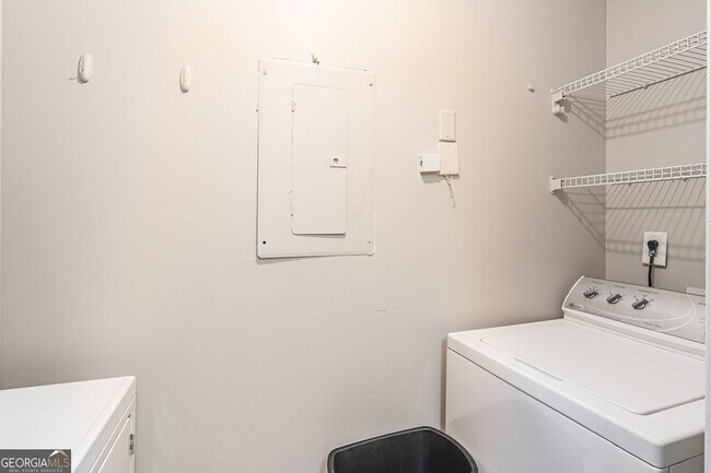 Building Photo - 547 Granville Ct