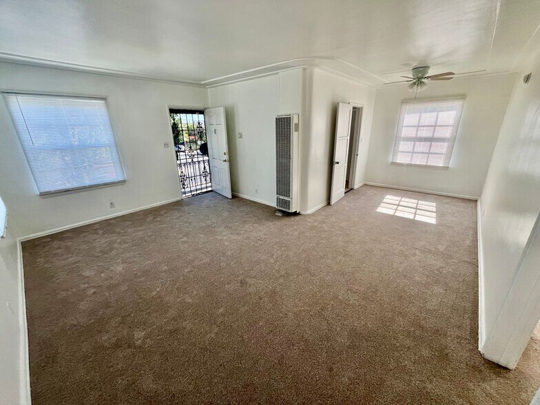 Building Photo - 2501 Venice Blvd