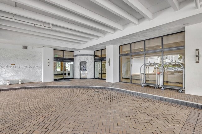 Building Photo - 2751 S Ocean Dr