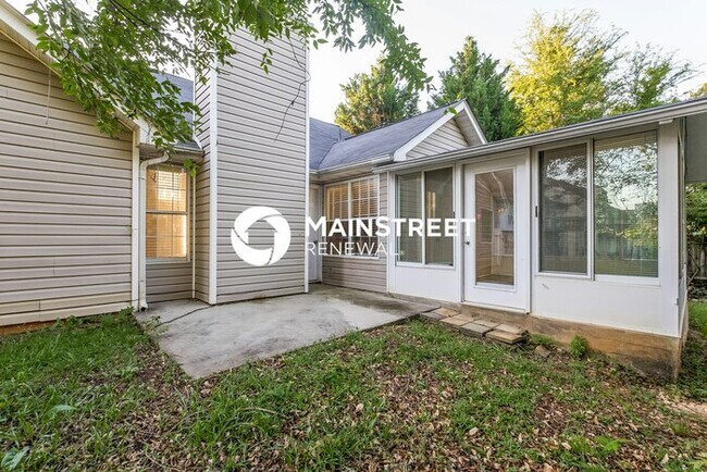Building Photo - 3 Bedroom Pet-Friendly Home in Hampton, GA with Main Street Renewal