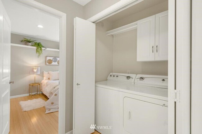 Building Photo - Spacious 2 Bedroom Condo in Queen Anne available NOW for $3650!