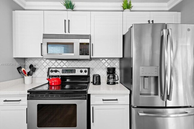 Building Photo - 223 SE 8th St