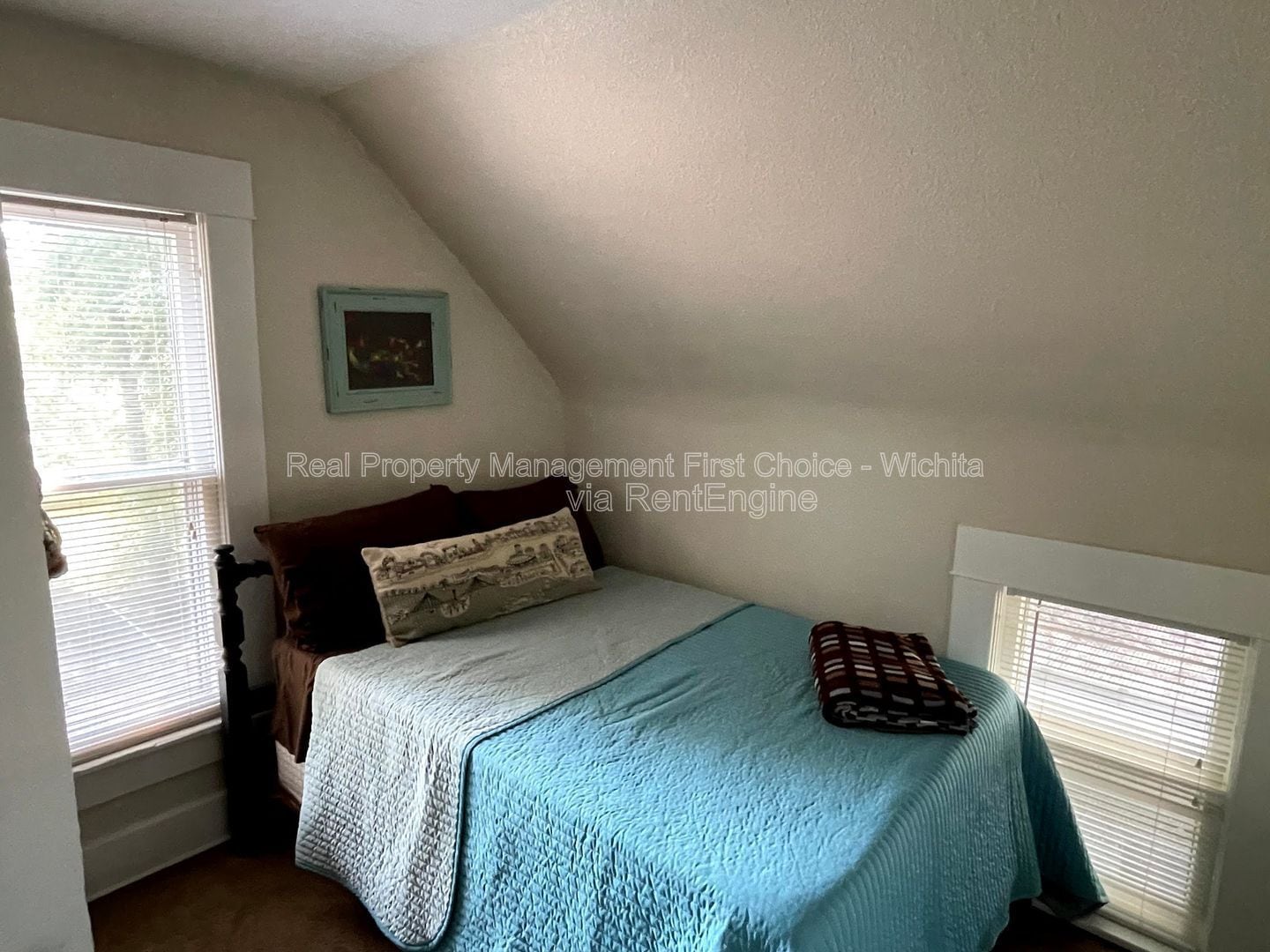 Building Photo - 830 S Fern St