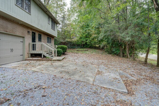 Building Photo - 1312 N Barton St