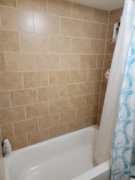 Bath #2 -3 - 8425 NW 8th St