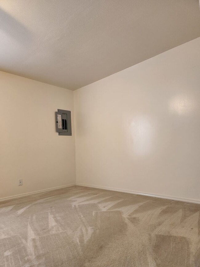 Building Photo - 1827 S Fredonia St