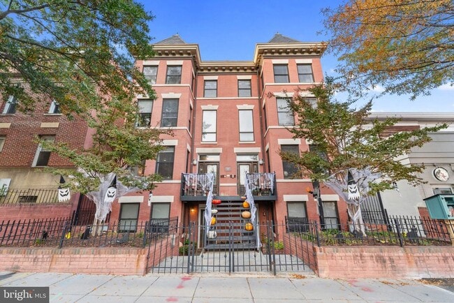 Building Photo - 1105 Park Rd NW